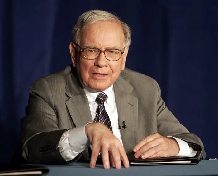 dividendology's tweet image. &quot;Nobody buys a farm based on whether they think it’s going to rain next year. They buy because they think it’s a good investment over 10 or 20 years. It&apos;s the same with stocks. Think of stocks as a part ownership of a business. It&apos;s not that complicated.&quot; 

- Warren Buffett