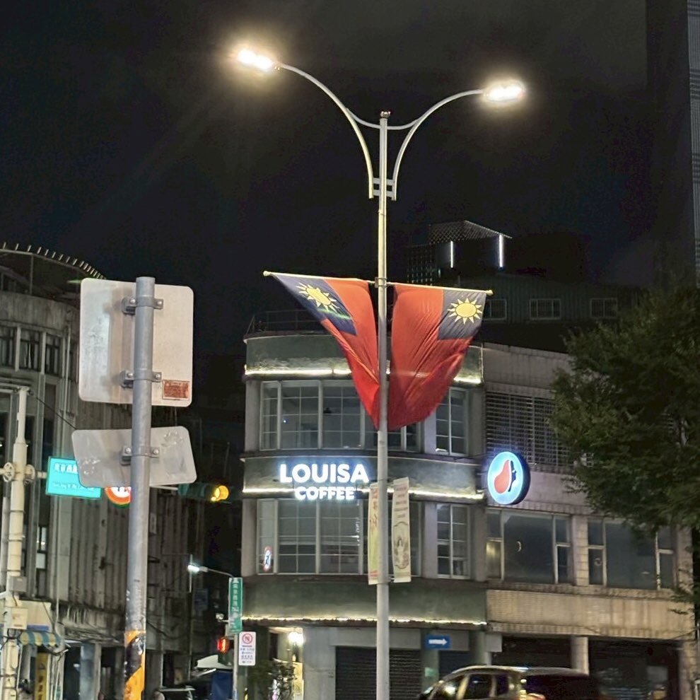 先日 #台湾 へ遊びに行ってきました🇹🇼✨
レトロな街並みと美しい景色が楽しめる #九份 やローカルグルメを楽しむことができる #寧夏夜市 など魅力的な観光スポットがたくさんありました👏🏻
松山空港から直行便も出ていますので、ぜひ遊びに行ってみてください！☺️