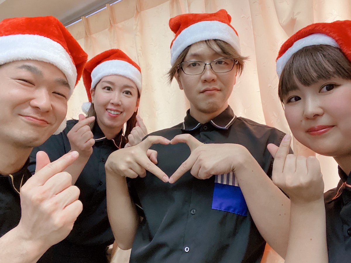rythmission_5's tweet photo. 【出演情報】
2025年12月21日(日)オークラ千葉ホテル
開業25周年『感謝フェスタ』クリスマスミュージックライブ🎄✨
◾️会場：中庭フェスタ会場
◾️出演時間16:15〜16:45予定
◾️入場観覧無料
皆様お誘い合わせの上、是非お越しください！盛り上がっていきましょー⭐️ https://t.co/ycOry9Ya6y