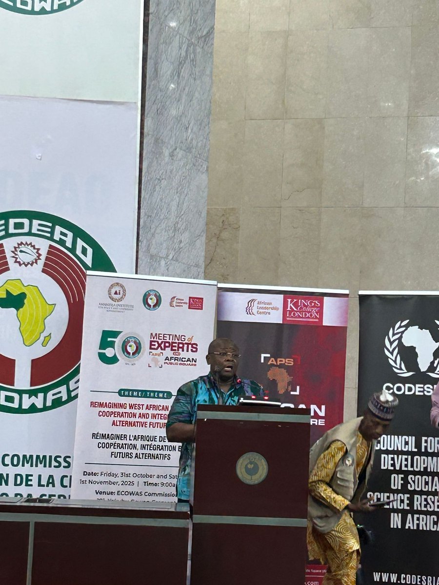 Dr Godwin Murunga of <a href="/CODESRIA/">CODESRIA</a>, in his remarks, note that State-led initiatives of regional integration are lagging behind people-led initiatives on regional integration. States are led by a very Westphalian ethos. Imposing legalistic interpretations. #ECOWASat5O