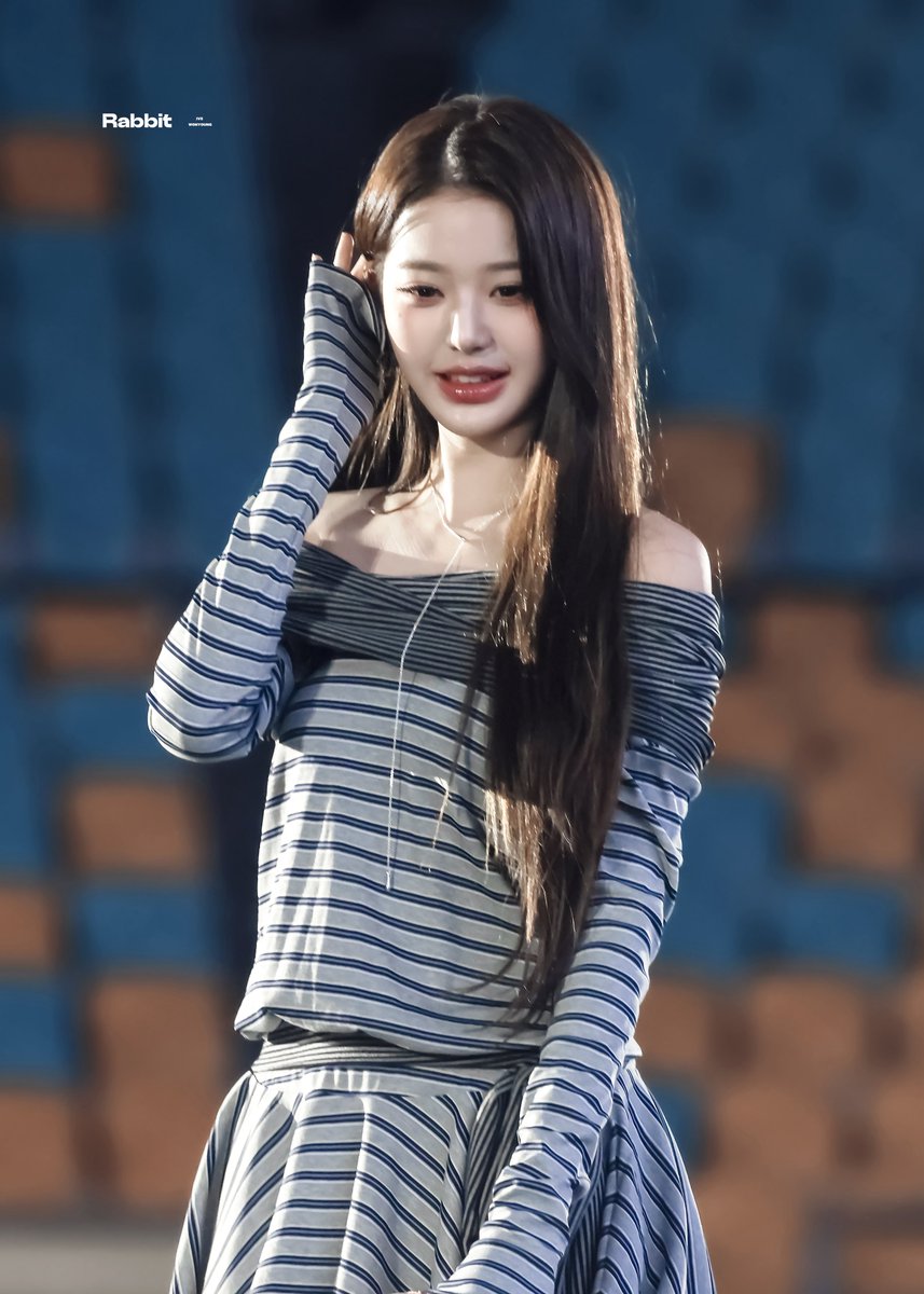 RABBIT_040831's tweet photo. 251031 💘💘
#아이브 #IVE #장원영 #원영 #WONYOUNG #ウォニョン https://t.co/yUiCY7Wg09