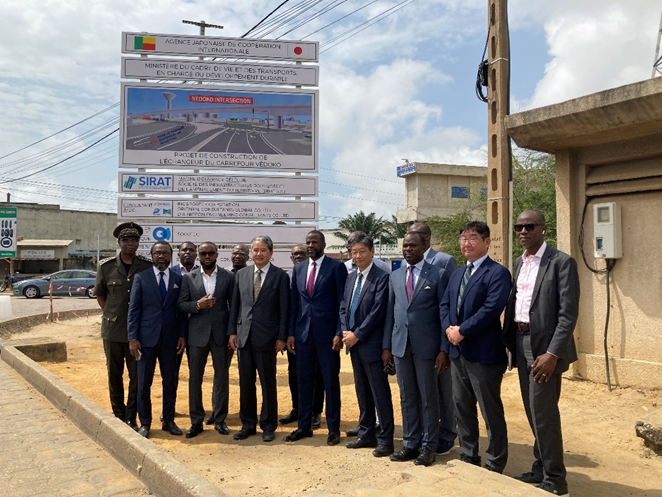 ambJaponBenin's tweet photo. Le « Projet de construction de l'Echangeur du Carrefour Vêdoko » a été lancé ! Financé par une aide non remboursable du Japon, ce projet de plus de 15 milliards FCFA renforcera la mobilité, la sécurité et l’économie à Cotonou. https://t.co/ptzQGnvvpy