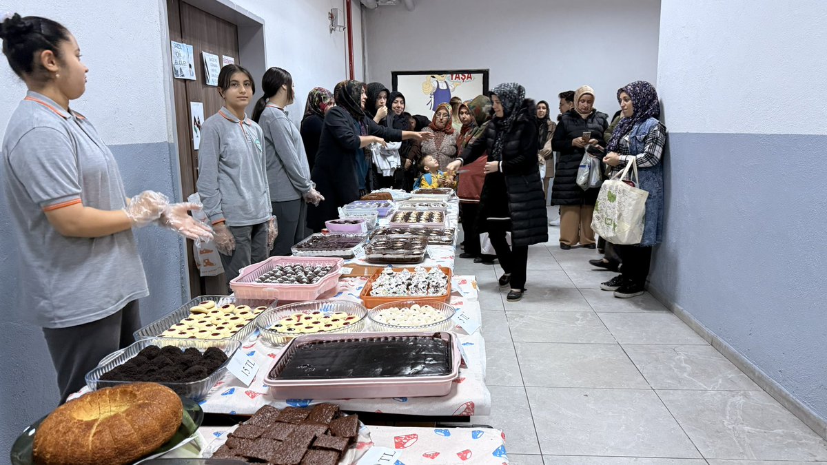 ÇEDES kapsamında düzenlediğimiz kermes ile Gazze’ye destek olduk.
Emeği geçen öğretmenlerimize ve katkı sağlayan velilerimize teşekkür ederiz. 💚 <a href="/tcmeb/">Millî Eğitim Bakanlığı</a> <a href="/cedesturkiye/">cedesturkiye</a> <a href="/cevatcevik67/">Cevat Çevik</a> <a href="/turansezgin67/">Sezgin Turan</a>