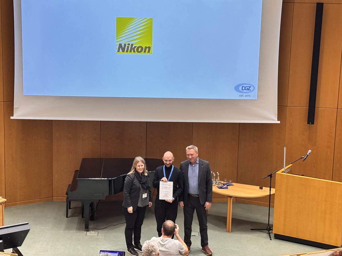 SimoneReber's tweet image. Congratulations to Tobias Kletter for receiving the Nikon Young Scientist Award! Thanks to @DGZ_info and @NikonInst for the award ceremony 🍾🍾🍾
#ProudPI