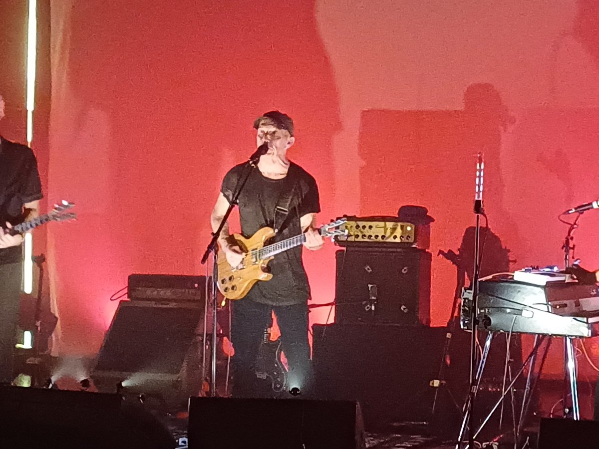 Hier soir Miossec était en concert à l'espace Keraudy de Plougonvelin. Le chanteur finisterien était comme " à la maison "😀