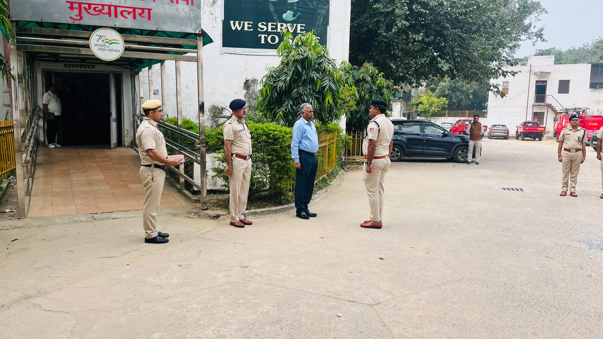 Delhi Fire Service tweet media