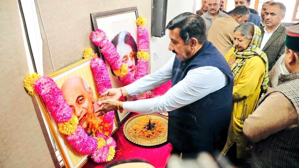 Agnihotriinc's tweet photo. आज प्रदेश कांग्रेस कार्यालय राजीव भवन, शिमला में भारत की प्रथम महिला प्रधानमंत्री श्रीमती इंदिरा गांधी जी की पुण्यतिथि एवं लौह पुरुष, भारत रत्न सरदार वल्लभभाई पटेल जी की जयंती पर श्रद्धासुमन अर्पित किए।

देश की एकता, अखंडता और प्रगति में दोनों महान नेताओं का योगदान सदैव स्मरणीय रहेगा।

उनकी निष्ठा, दूरदृष्टि और राष्ट्रसेवा की भावना हम सभी को सदैव प्रेरित करती रहेगी।