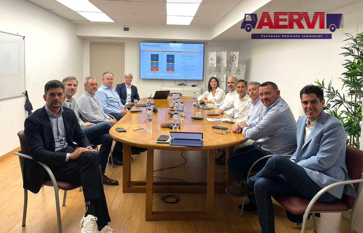 🚛👨‍🔧AERVI refuerza su compromiso con la posventa en su Asamblea General
✔️La reunión ha abordado los principales hitos del ejercicio, los retos regulatorios del sector y las tendencias que marcarán el futuro de la posventa de vehículo industrial.
📰👉aervi.es/aervi-refuerza…