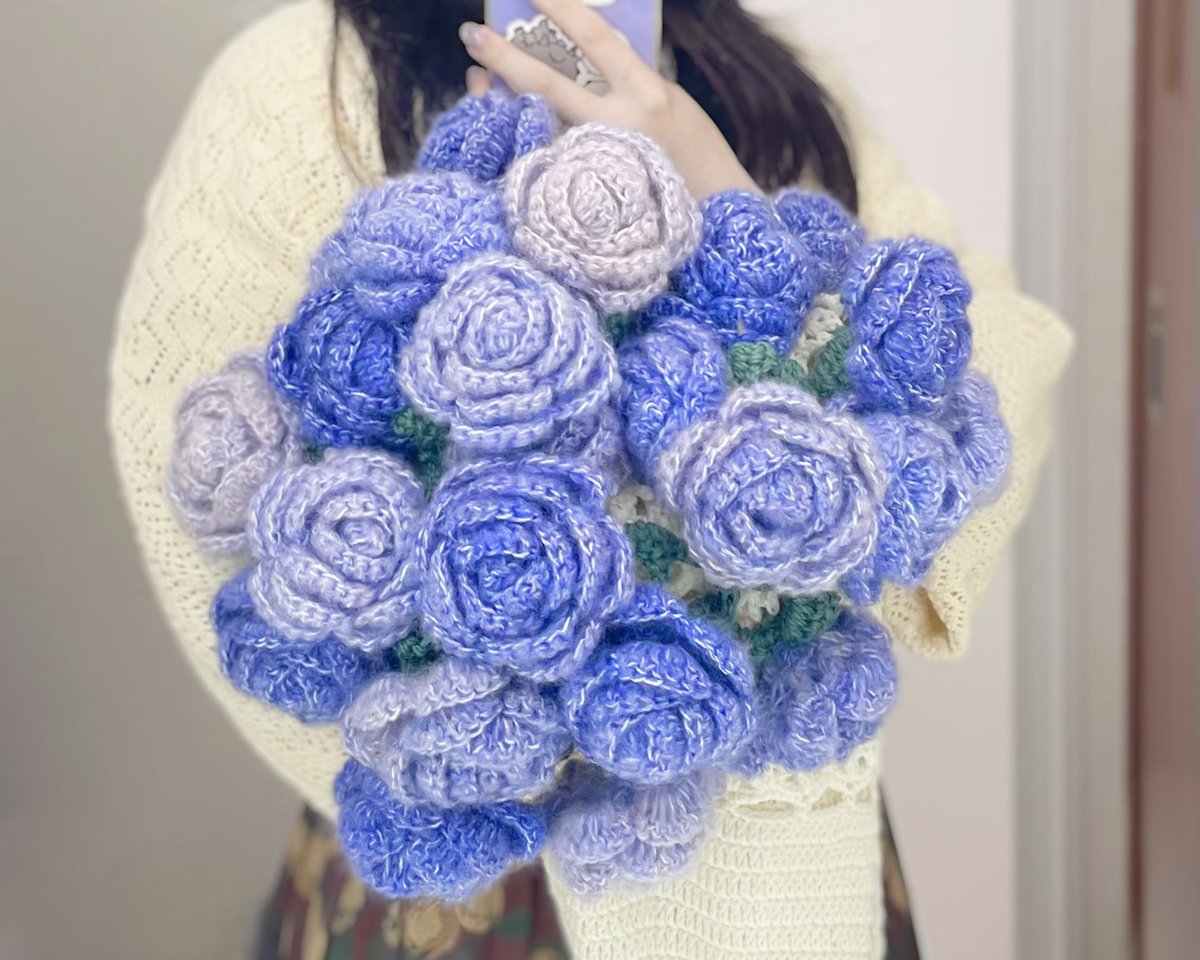 大きな青バラのブーケブランケット🌹💍🦋 直径100cmくらいあるので、肩