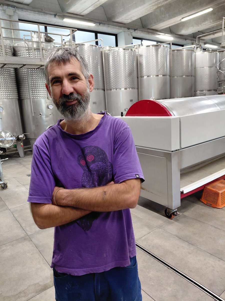 Sergio75829756's tweet photo. Immagini della cantina #bisson di Pierluigi Lugano a #sestrilevante con il suo Spumante Abissi il primo in Europa ad affinare nella profondità del mare. Prima a #Portofino e da alcuni anni nella Baia del Silenzio a #sestrilevante...Qui con l'enologo Barbieri... https://t.co/IP3RaSuLvC