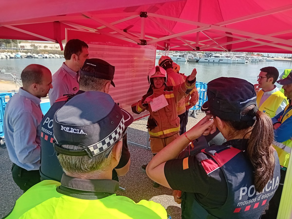 emergenciescat's tweet photo. 👥 Els simulacres de #ProteccióCivil ens permeten comprovar i valorar el sistema de coordinació i resposta en cas d'emergència
✅ Es tracta de tenir la capacitat de visualització del que podria passar i anticipar-se
#simulacres
➡️ https://t.co/2NQnKuEJYR https://t.co/yxGrExGJ3j