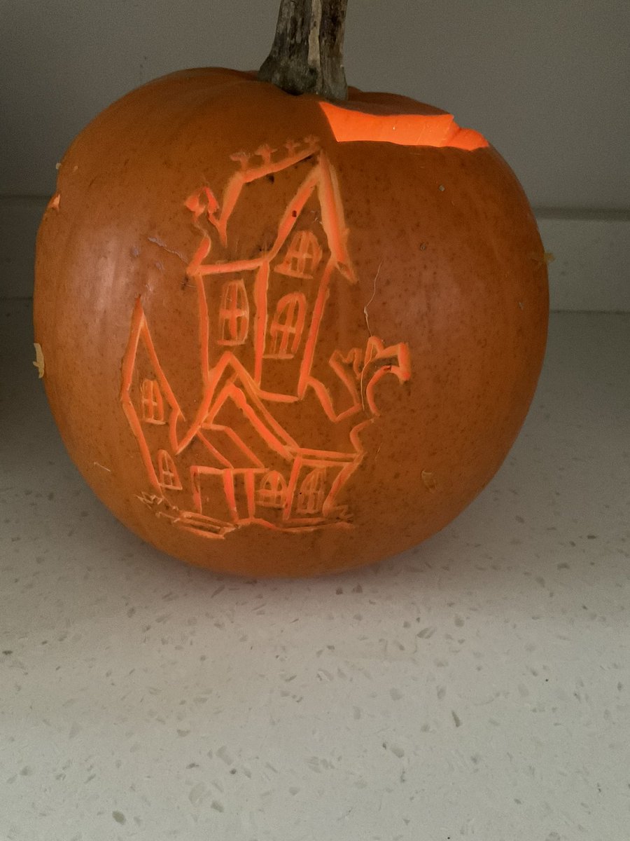 EllaBeard11's tweet image. Morning, well it is 31st October, so I had a go at using my linocut tools to carve into a pumpkin. Pumpkin is juicer than Japanese vinyl so not as effective as I hoped😂Will look better after dark! Have a good day.