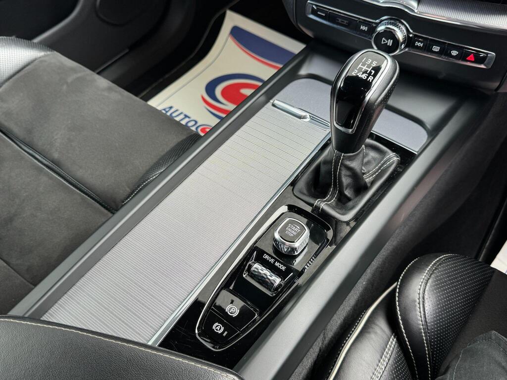 ManualsKE's tweet image. 🚘 2018 Volvo XC60 D4 R-Design 6-Speed Manual AWD
Feel the power in your hands , luxury, control and  class in one ride.
Not your usual CX-5 or Fortuner, this one’s built for true drivers.
5.3M on landing 
Diesel | 2.0L | 150 00km | Manual
📞 0704007000 | 🌐…