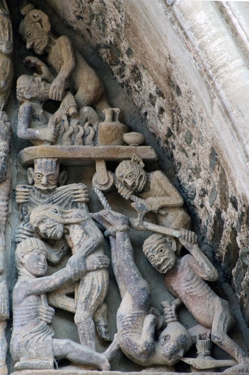 LE PÉCHÉ DE L'IVROGNE. " Pendu par les pieds, il vomit le vin dont il a abusé sa vie durant". Détail du tympan de l'abbatiale Sainte-Foy- de Conques, XII° siècle.
musee-virtuel-vin.fr/sculpture
