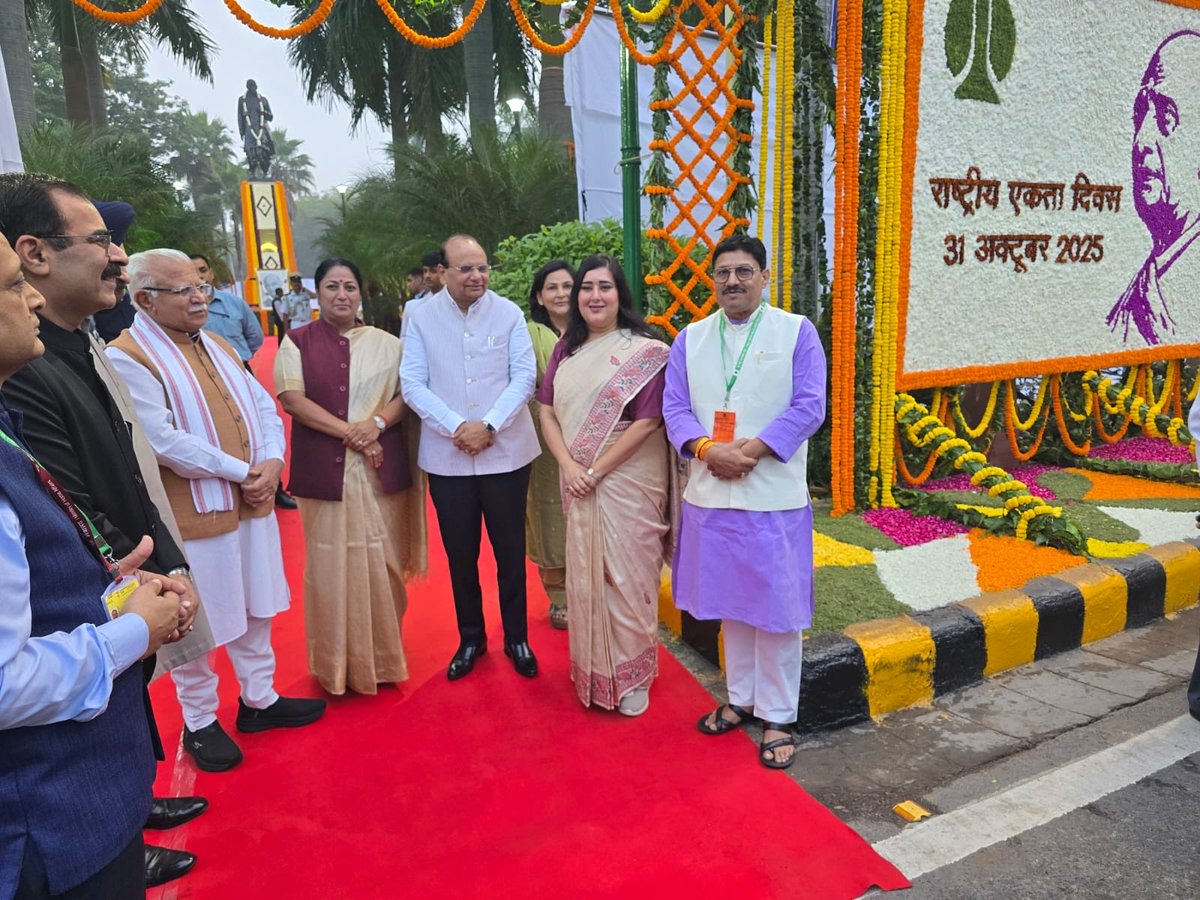 dineshpratapbjp's tweet image. 🇮🇳 राष्ट्रीय एकता दिवस की शुभकामनाएं!

आदरणीय राष्ट्रपति द्रौपदी मुर्मू जी, गृह मंत्री श्री @AmitShah जी, मुख्यमंत्री श्रीमती @gupta_rekha जी के साथ मैंने भी सरदार पटेल जी को पुष्पांजलि अर्पित कर श्रद्धांजलि दी।

#राष्ट्रीयएकतादिवस #SardarPatel #RunForUnity