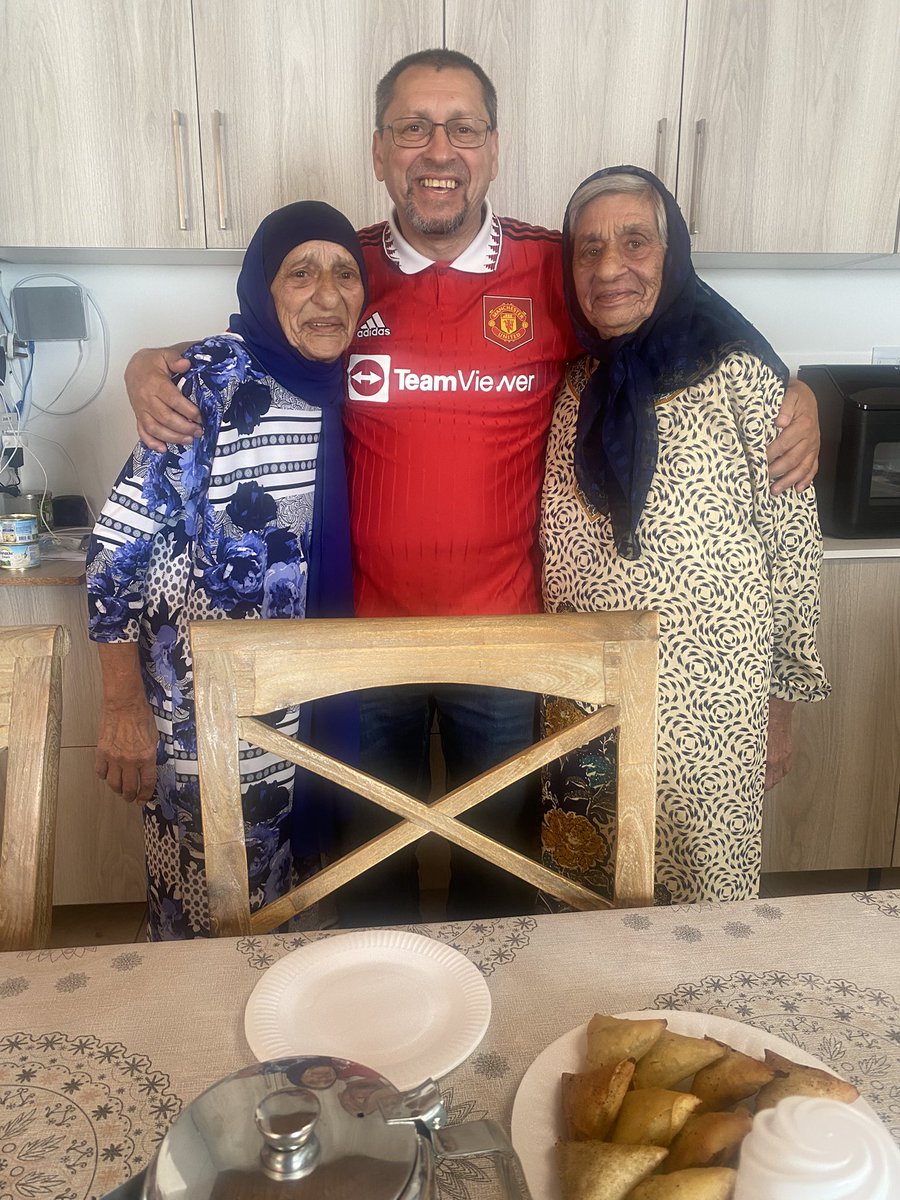 90 not out, my aunt (Mom's sister) on my left. Mom, 86 not out. Blessed❤️🥹. They're the pillars of strength who helped me grow up in a challenging environment after we were evicted from District 6 in 1974, when I was just 9 yrs old. #NeverForget Funny enough, both are Utd fans😎