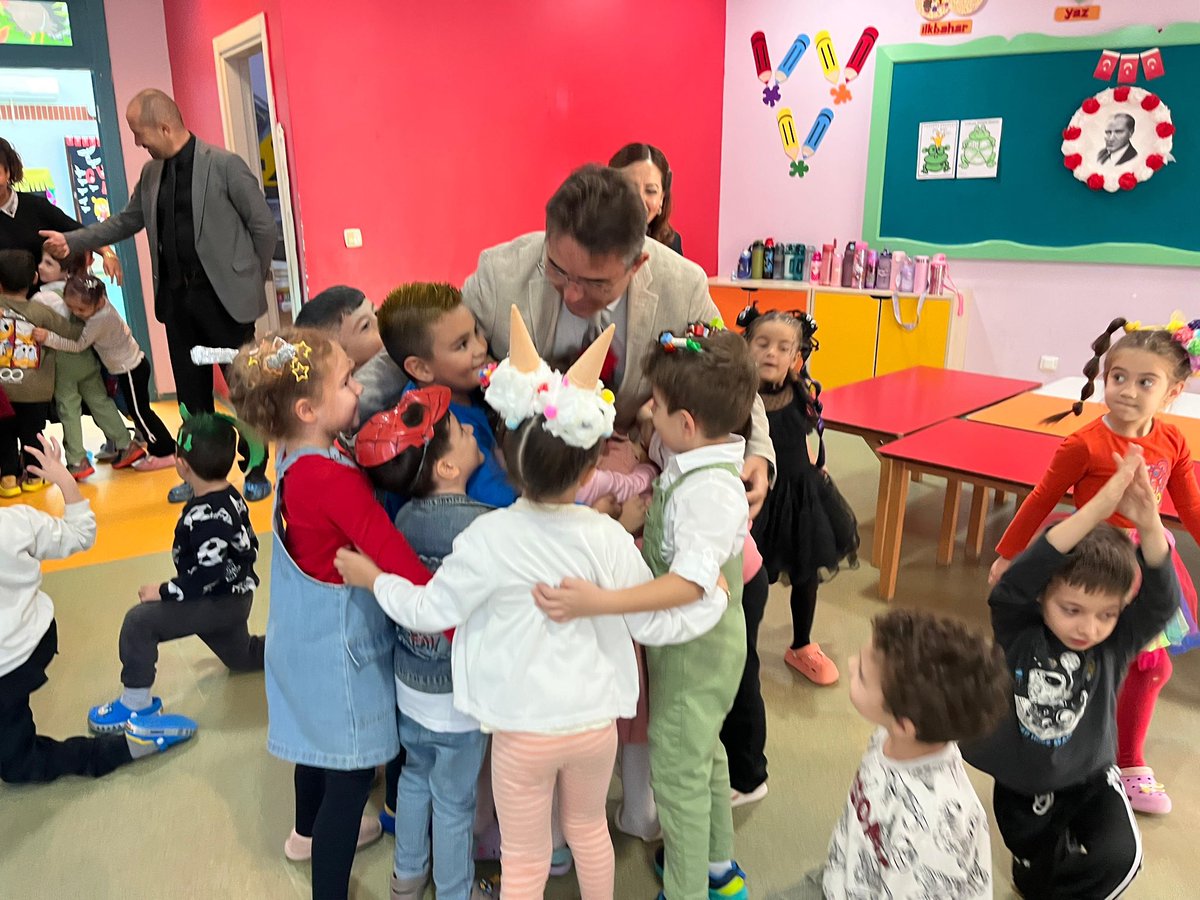 Kaymakamımız Sayın Nurullah Kaya,İlçe Milli Eğitim Müdürü Serap Aksel ile birlikte Beldibi AyşeYücel Anaokulunu ziyaret etti.
Yemekhane ve sınıflarda incelemelerde bulunan Kaymakamımız,öğretmenlerden okulun çalışmaları hakkında bilgi aldı,minik öğrencilerle keyifli vakit geçirdi.