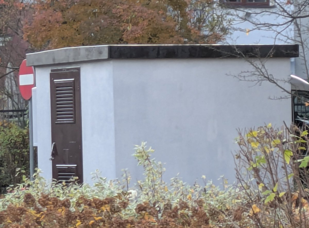 alekwisnia's tweet photo. #Stoen @EON_SE_en w @warszawa zabrali się nareszcie za usuwanie graffiti ze swoich obiektów! Brawo! :)
#stopbazgrołom CC @varsovie_style https://t.co/u1eKAGMxRB