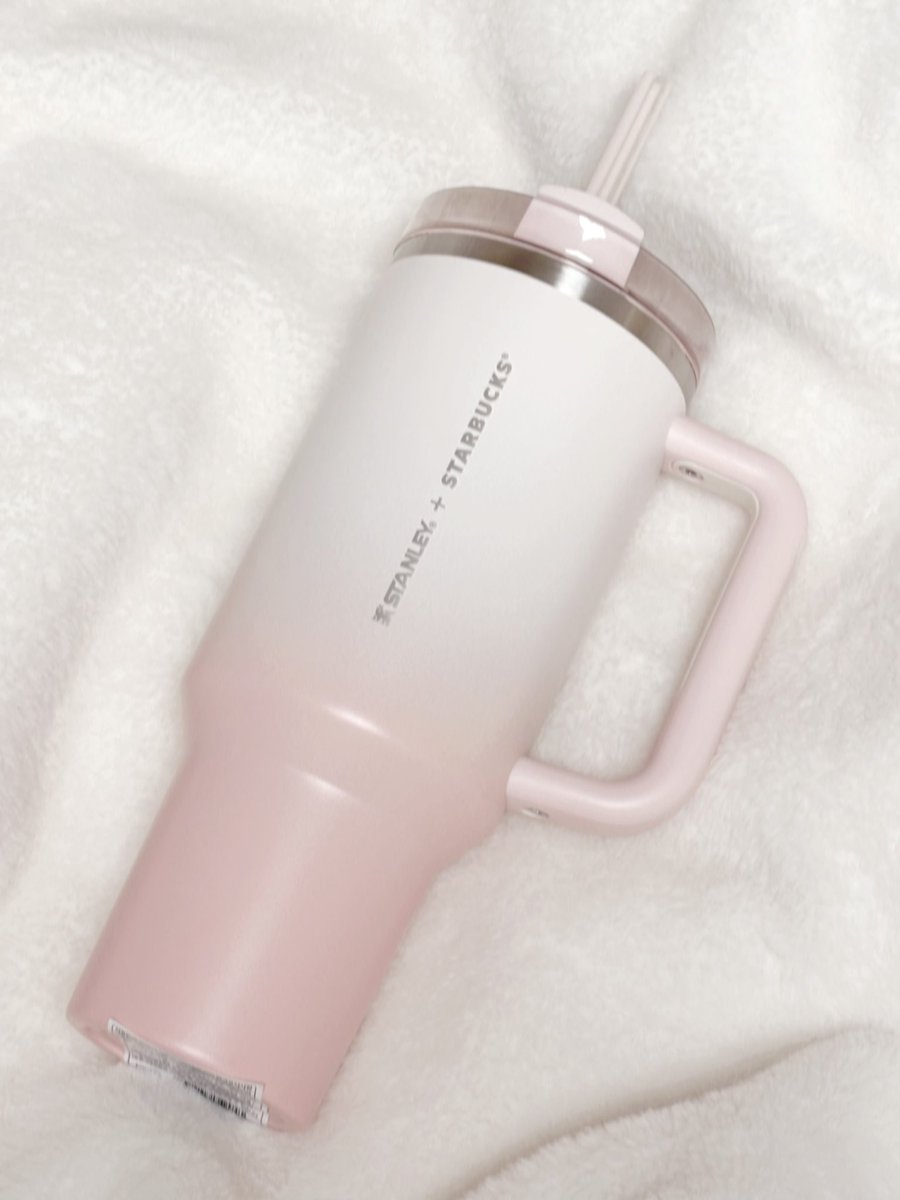 스벅 기프티콘이 많이 모여서 질렀는데
와… 너무예쁜데 진짜…??
왜 이제산거지… 왜고민한거지…?