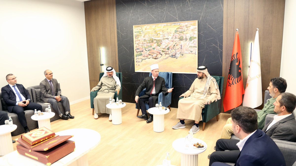 kmsh_al's tweet photo. Kryetari i Komunitetit Mysliman të Shqipërisë, H. Bujar Spahiu, priti në selinë e institucionit një delegacion nga Qatar Charity, i shoqëruar nga Ambasadori i Shtetit të Katarit në Republikën e Shqipërisë, Sh.T. Jabor bin Ali Al Dosari

https://t.co/S1xDD0x9S5 https://t.co/v3VhOYrmPb
