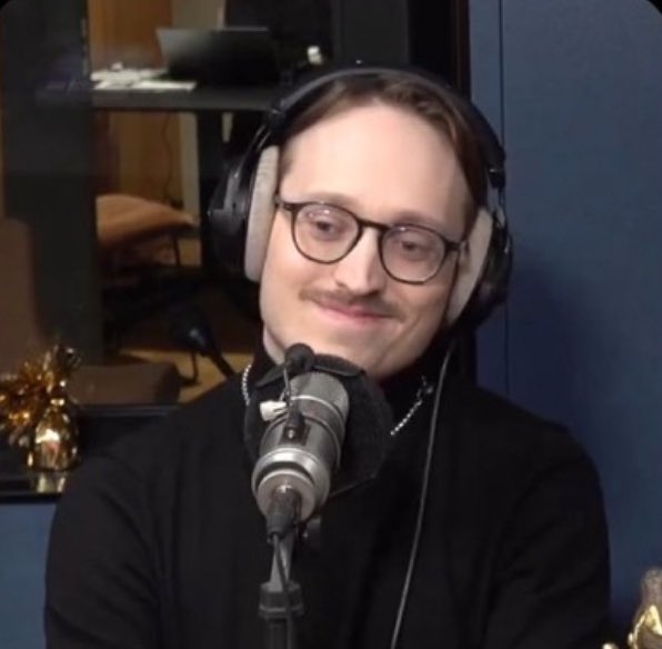 seeing the fact that eldsjäl will be translated to finnish as well warms my heart, so happy to see that axel gets so much love and support for his writing skills and his books are getting translated into other languages 🥺🫶🏻🤍✨ he deserves all the best and i’m proud of him!! 💖