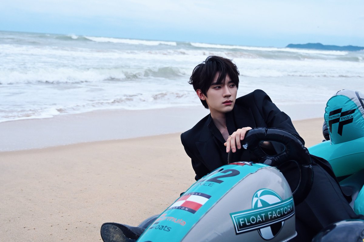 A seaside stroll with #ZhouYiran ! 

#周翊然 

#YOUKU #优酷