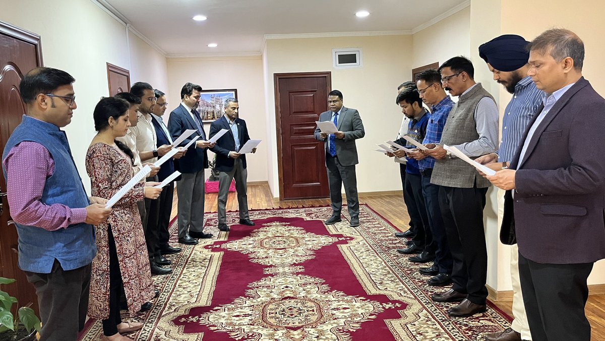 On the occasion of the 150th birth anniversary of Sardar Vallabhbhai Patel and #RashtriyaEktaDiwas2025, Ambassador <a href="/UikaRajesh/">Rajesh Uika</a> administered the Rashtriya Ekta Diwas pledge to officials at <a href="/IndEmbDushanbe/">India in Tajikistan</a>  today, reaffirming our solemn commitment to preserve the unity, integrity,