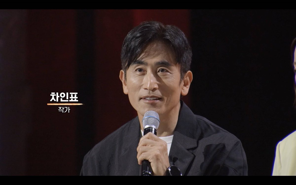imbcenews's tweet photo. ‘저스트 메이크업’ 차인표, 소설가로 깜짝 등장! 최후의 3인은 누구?
#저스트메이크업 #JustMakeup #차인표 #ChaInPyo
#소설가 #쿠팡플레이 #CoupangPlay #iMBC연예
공개될 세미 파이널 미션의 마지막 주제는 바로 ‘소설’이다. 참가자들은 소설 ‘인어 사냥’ 속 한 구절을 단서 삼아, 상징적 존재를 자신만의 메이크업으로 형상화해야 한다.
여기에 배우이자 작가 차인표가 특별 심사위원으로 깜짝 등장할 예정으로 기대를 모은다. 어떤 비주얼 단서조차 없는 이번 과제는 그야말로 ‘무한 메이크업 지옥’의 절정을 예고한다.
이어 최후의 Top 3가 우승을 향한 마지막 관문, 파이널 미션에 돌입한다. 전설급 스페셜 모델들이 총출동해 초대형 서바이벌다운 마지막 무대를 완성하며, 상상을 초월하는 스케일의 미션으로 기대를 모은다.
🔗https://t.co/QSlMA6yFJ8