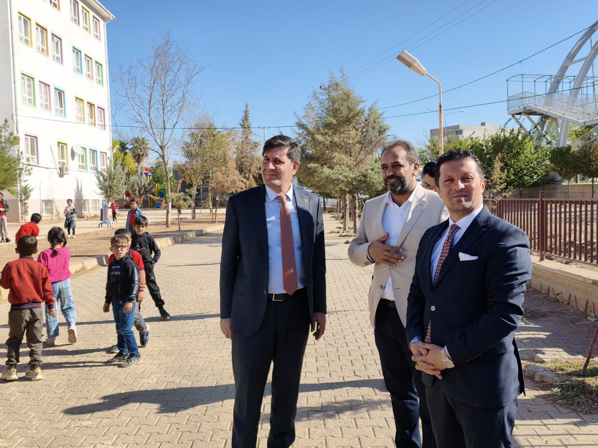 İl Müdürümüz Sn.Ali Eyyüpkoca ve  Artuklu İlçe Müdürümüz Sn.Mehmet Emin Duyan 📍Gülseren Enver Tüfekçioğlu İlkokulunu ziyaret ettiler. Müdürlerimiz Türkiye Yüzyılı Maarif Modeli üzerine öğretmenlerle değerlendirmelerde bulunarak eğitim öğretim faaliyetlerini incelediler.