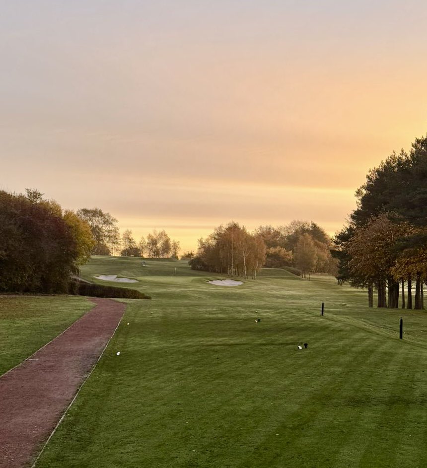 GolfLS18's tweet image. Happy Halloween 🎃 

Here’s a beautiful early morning view of our not so scary par 3 third hole.

What a start to the day, why not join us for a round 🏌️‍♀️

#Halloween #golf #leeds