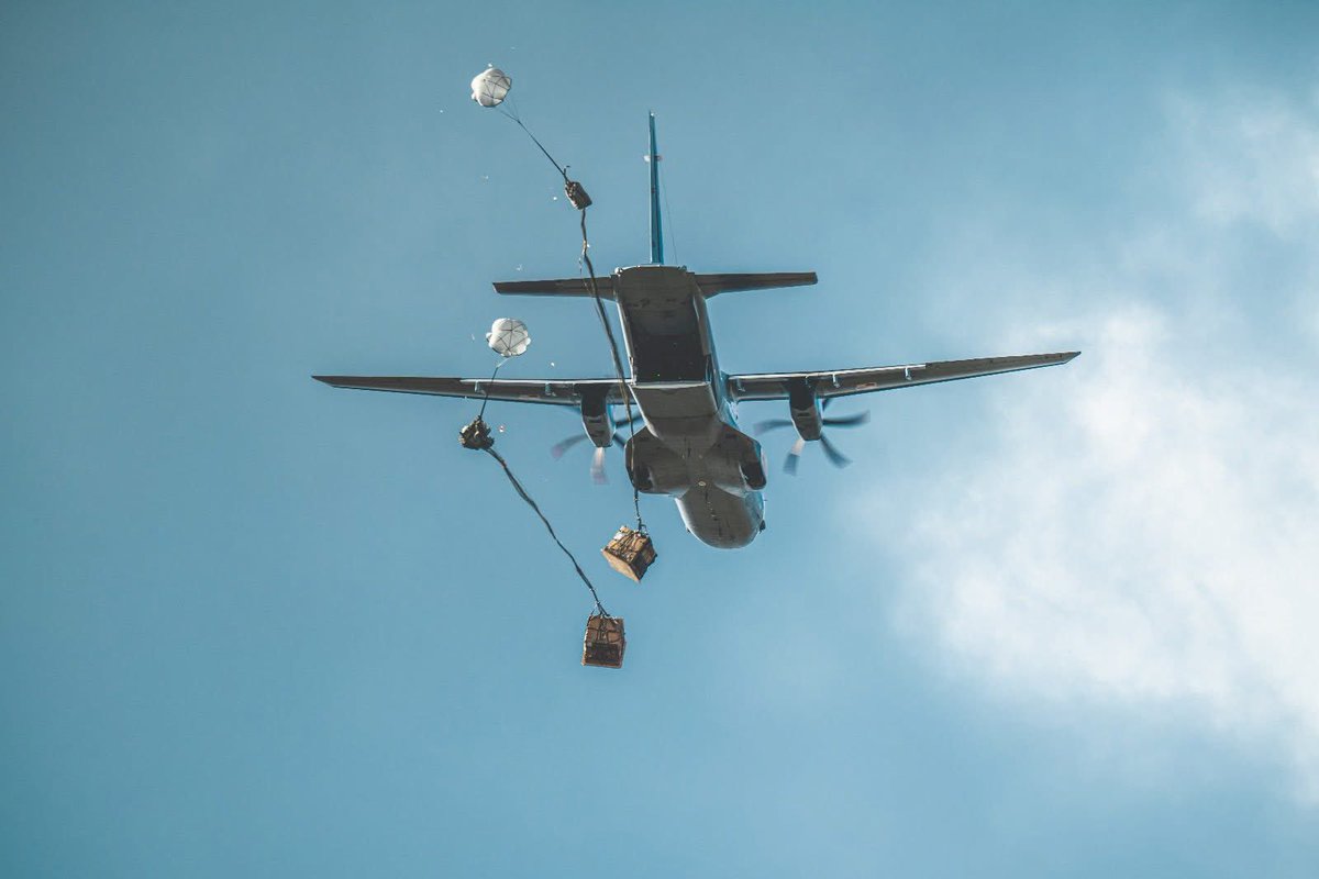 _6BPD_'s tweet image. ▪️Jedyny tego typu kurs w Wojsko Polskie💪 - w 6 BPD 👍

W dn. 13.10-21.11.2025r. w #6BPD - 6 Batalion Logistyczny odbywa się kurs przekwalifikowania żołnierzy zawodowych na Instruktorów Zrzutów Towarowych. 📦 

Więcej 👇
facebook.com/share/p/1ExWKn…