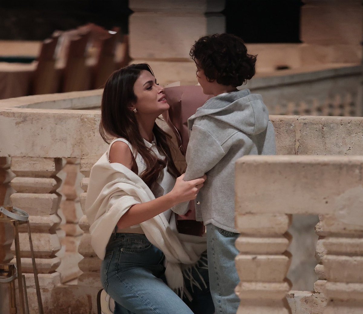 Cihomm sen çiçek mi aldın karına yaaaa🫠🫠 #UzakŞehir