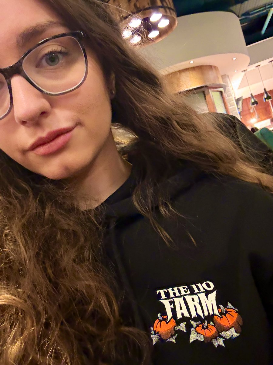 izzy_greasby's tweet photo. Reppin at Birmingham airport on the way to my Hen 🎃 @Syndicate @SyndicateOG https://t.co/wjUJJok56C