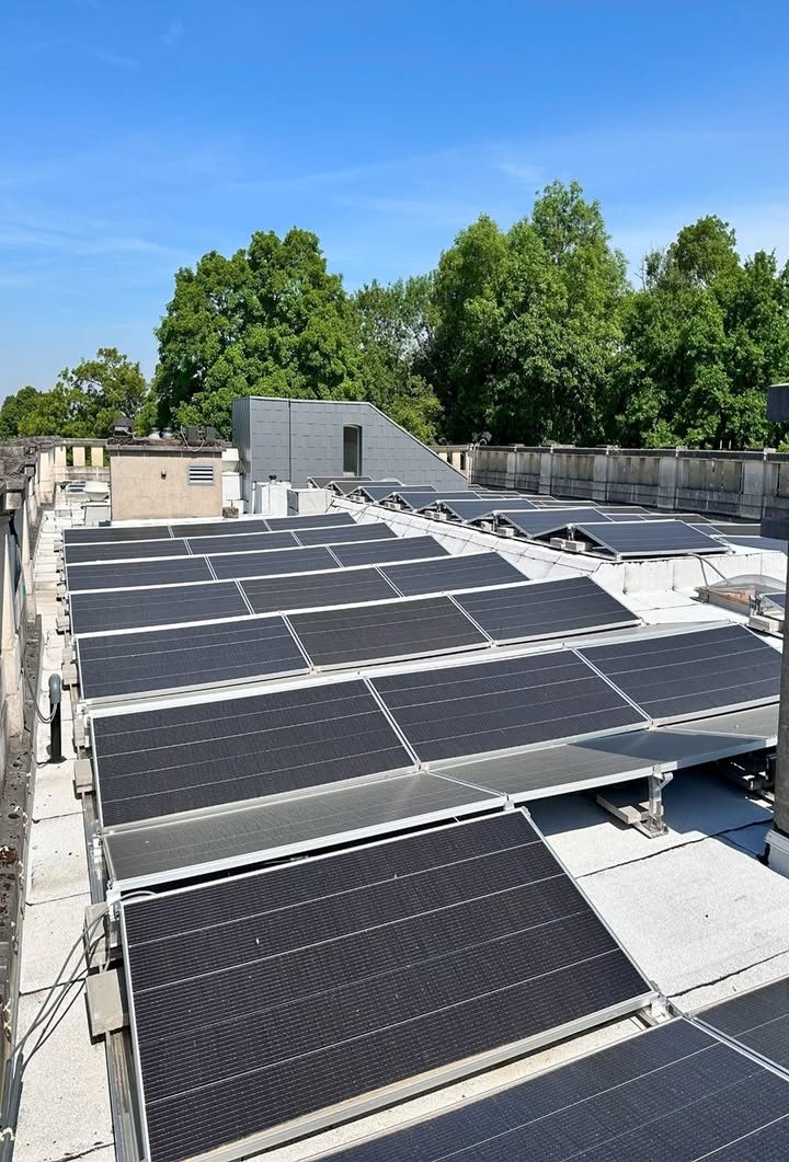 🏰 À vendre – Château de la Solitude (Auderghem, Bruxelles)
📐 ±2.500 m² de bureaux | 80 parkings | Parc arboré de 1,9 ha
🪶 Permis de bureaux | Bâtiment "green" | PEB C
💼 Transaction : Asset deal ou Share deal
💶 Prix : Sur demande
📩 Info : solitude@anixton.com