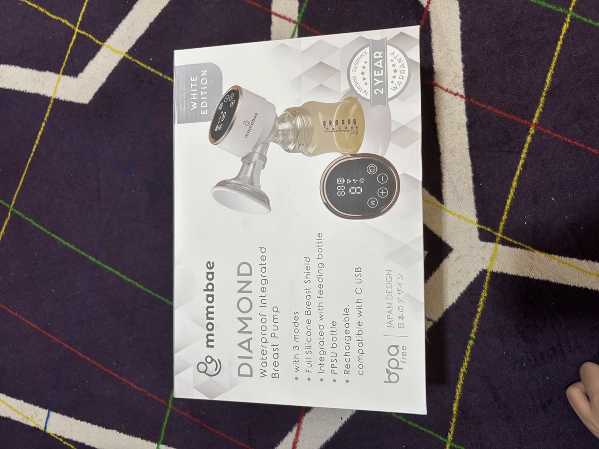piccofairy's tweet photo. WTS pompa ASI Momabae Diamond white. Aku beli di Fany Baby Kuningan 22 Oktober 2025. Kondisi like new mulus lengkap! Aku jual karena saat ini lebih nyaman pake pompa handsfree 🥰 Bisa toko oren atau hijau ya~ https://t.co/mFtynCqF3R