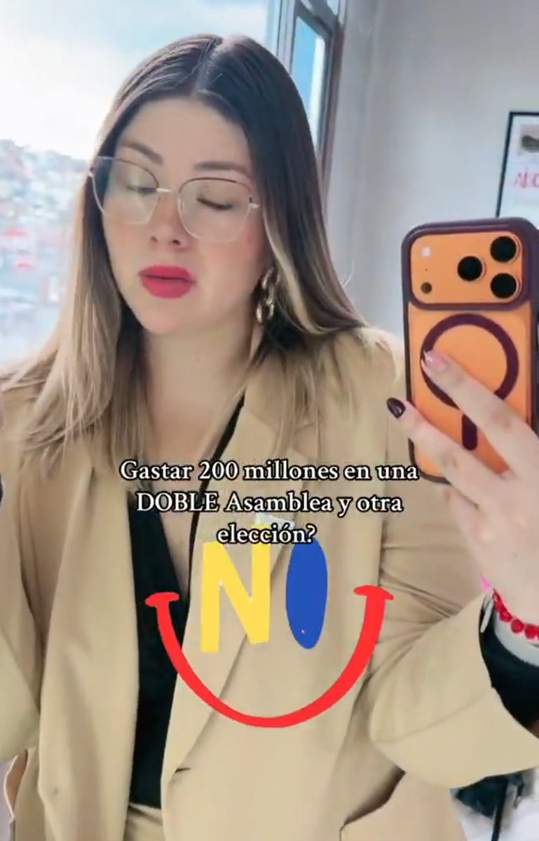 conejo_oligarca's tweet image. No se trata que la chica tenga un iPhone o un Android. El punto es la incoherencia: si adoras al socialismo, deberías vivir el socialismo. Y en el socialismo, los iPhones son un invento del Imperio malvado, por lo cual jamás podrías tener un iPhone. Hay que ser y parecer 👇