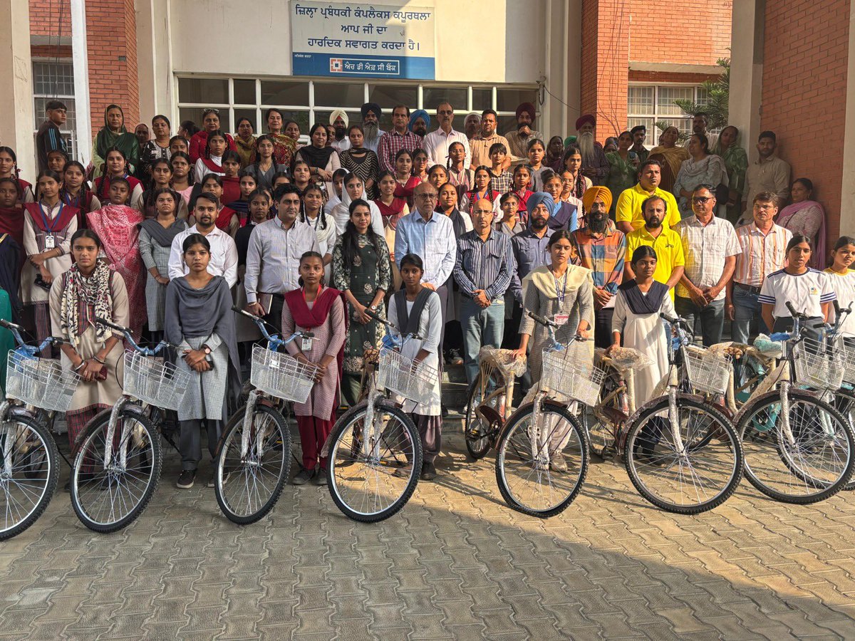 NHAIRO_CHD's tweet image. Under its CSR initiative, PIU Ludhiana under Regional Office, NHAI, Chandigarh distributed 50 bicycles to girl students in Kapurthala district in collaboration with M/s Prakash Asphalting & Toll Highways (India) Ltd. @NHAI_Official
#NHAI #CSR #CommunityDevelopment