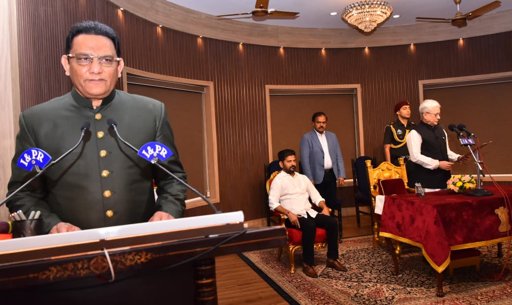 ThePillarIndia's tweet image. सीनियर कांग्रेस नेता और पूर्व भारतीय क्रिकेट कप्तान मोहम्मद अज़हरुद्दीन ने आज तेलंगाना सरकार में कैबिनेट मिनिस्टर के तौर पर शपथ ली!
मोहम्मद अज़हरुद्दीन, CM @revanth_anumula की कैबिनेट में इकलौते मुस्लिम मिनिस्टर हैं!
@azharflicks #MohammadAzharuddin
#Azharuddin