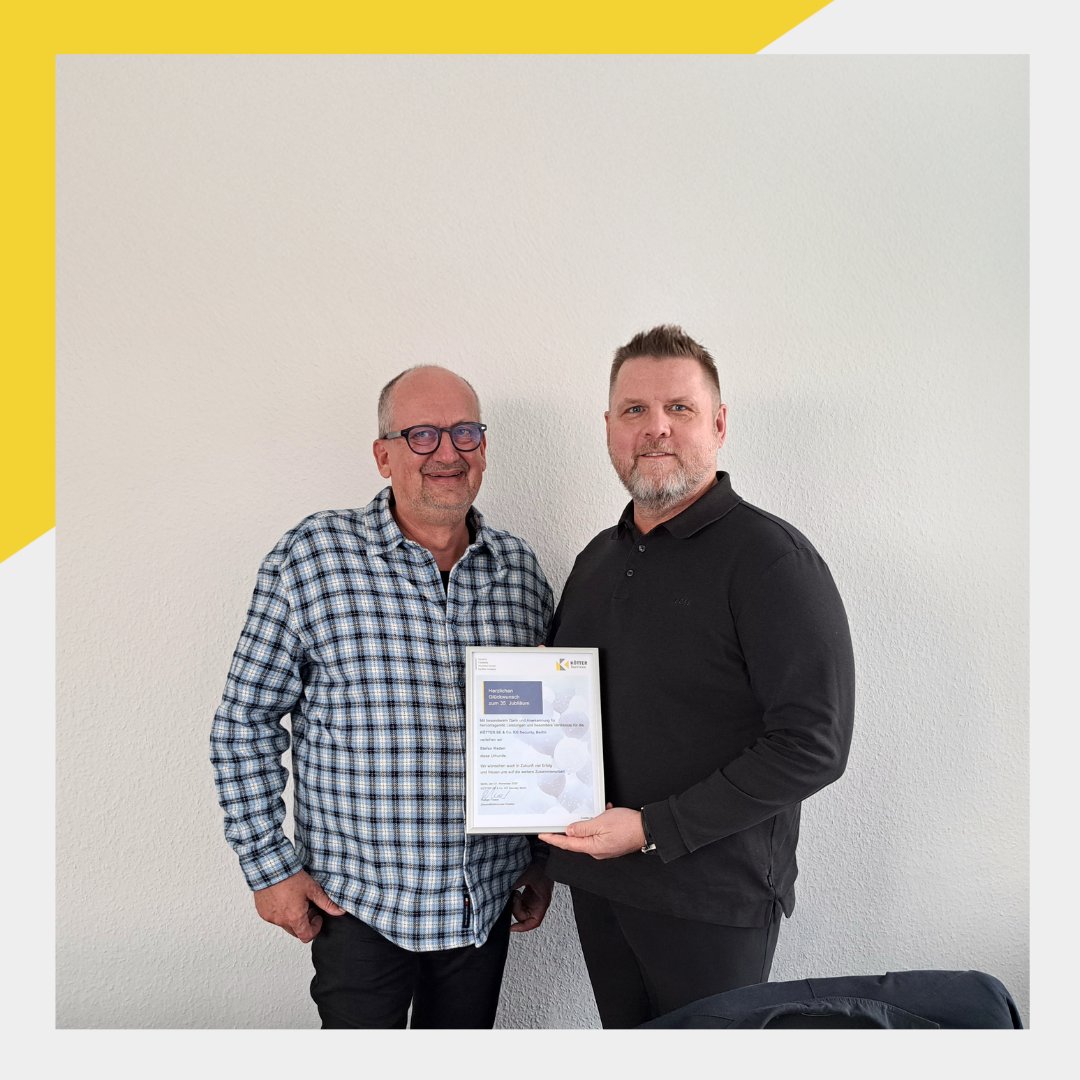 ✨ Wir gratulieren Stefan Kaden (li.) zum 35-jährigen Jubiläum! 

Als Prokurist &amp; Niederlassungsleiter bei KÖTTER Security Berlin trägt er seit Jahren zum Erfolg unseres Teams bei. 💙 Die Wertschätzung übermittelte Rüdiger Haase (re., GF-Direktor KÖTTER Security Berlin).