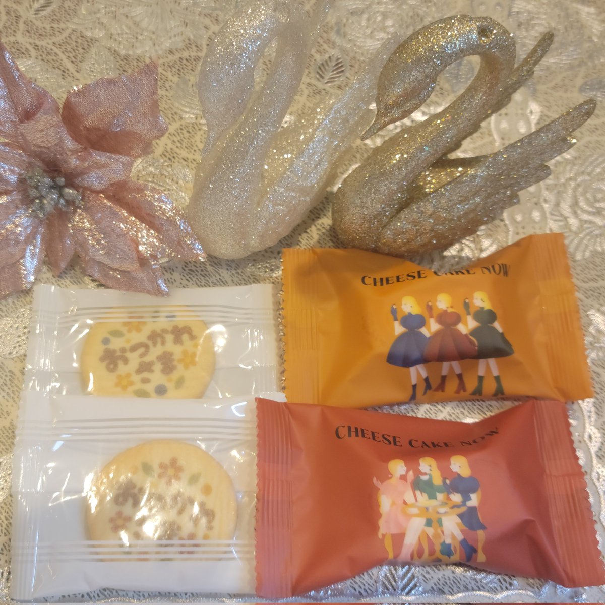 Braise_Aida's tweet image. 10月31日(金)
ブレゼアイダ
いよいよ最終日です💓

オムレツへの篤い想いを綴ったお手紙💌
手作りのお皿
ブレゼの名入りグラス
お菓子達
魅力に勝てなくて撮影前に頂いてしまったお菓子も…お陰様で小腹が満たされました😋

皆様のお心遣いに感謝致します😌✨

最後の営業頑張りますね