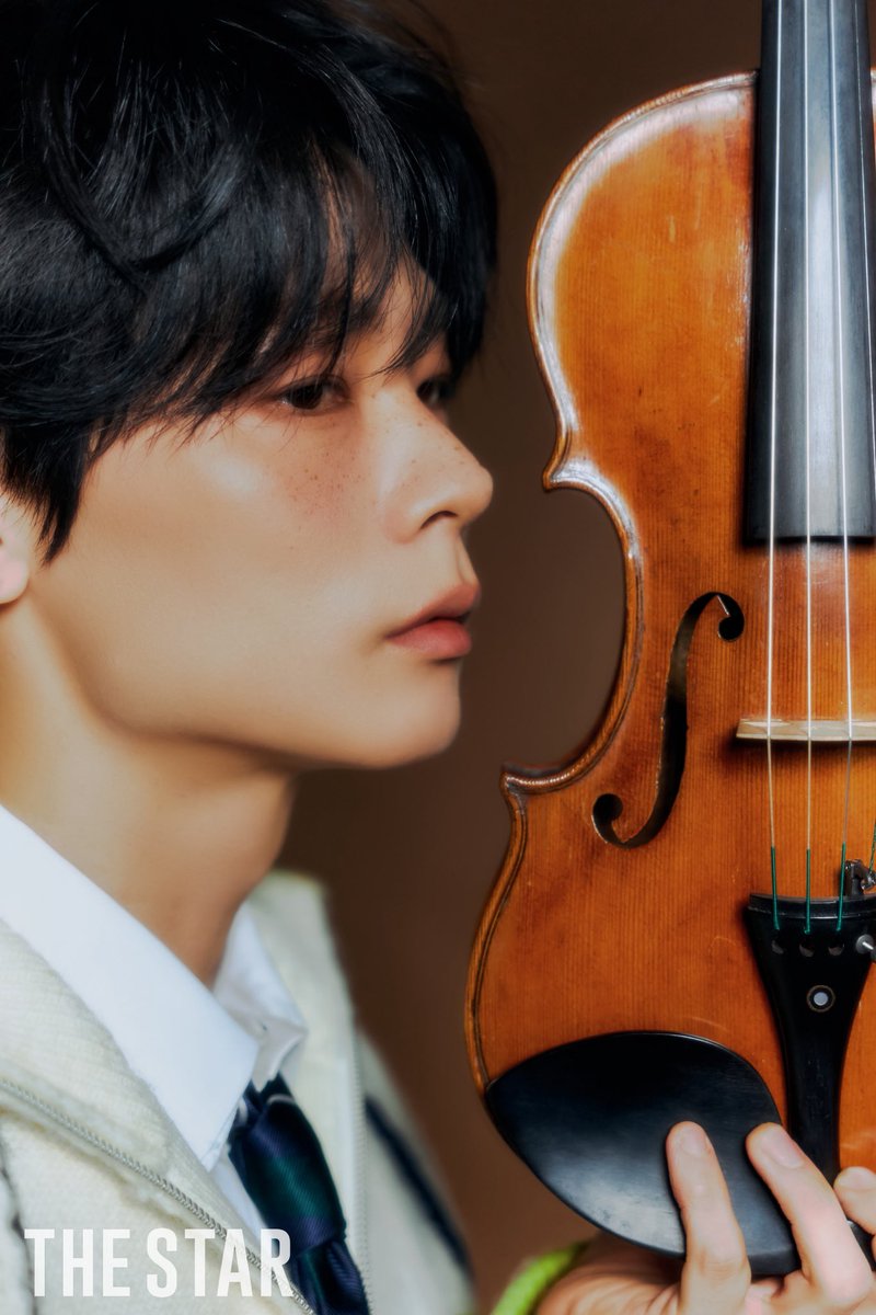 magazineTheStar's tweet photo. 📢 <더스타 화보 공개>
K-밴드 대표주자 루시(LUCY)🎸

더스타 11월호 스페셜에디션의 주인공🤭

어서와, 주근깨 루시는 처음이지? 너드남으로 변신완료! 악기 든 밴드맨들 화보 귀하다 귀해..✨

더 많은 화보와 인터뷰가 궁금하다면 지금 판매 중인 더스타 11월호에서 만나봐💙

#루시 #LUCY #더스타 https://t.co/vbxDuIbfcK