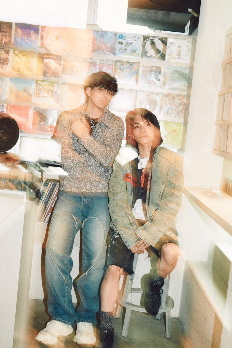 【INTERVIEW】
SIRUP × Taka Perry、改めて振り返る『OWARI DIARY』

「分岐点となる作品かもしれない」──アルバム制作を通して生まれた内面の変化、駆け抜けた今年の活動、そしてこれからへの覚悟 spincoaster.com/interview-siru…

<a href="/IamSIRUP/">S I R U P</a> <a href="/takaperry/">Taka Perry</a>