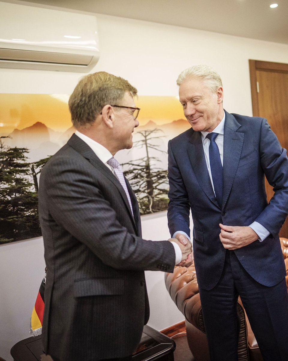 AuswaertigesAmt's tweet photo. In Beirut trifft @aussenminister seinen Amtskollegen @YoussefRaggi. Damit die Libanesinnen &amp; Libanesen in Frieden &amp; Sicherheit leben können, muss aus Waffenruhe zw. Israel und Hisbollah-Miliz ein dauerhafter Frieden werden: dazu muss #Hisbollah ihre Waffen endlich niederlegen. https://t.co/rHvnDQl3I9