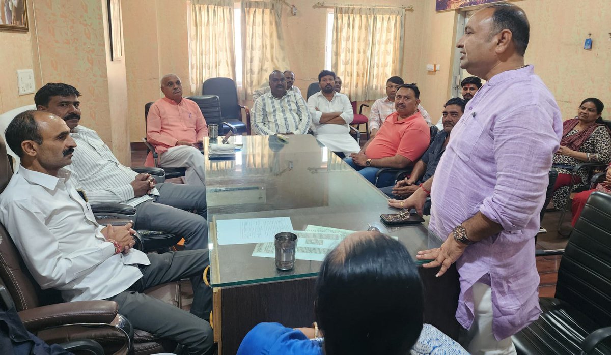 vikashrajgor's tweet image. ભચાઉ શહેર મધ્યે સંગઠન તેમજ નગરપાલિકા ના સદસ્યો ની બેઠક મળી તેમાં આત્મા નિર્ભર ભારત નુતન વર્ષાભિનંદન મિલન સમારોહ તેમજ કરછ જિલ્લા મધ્યે પ્રદેશ ભાજપ ના અધ્યક્ષ શ્રી જગદીશજી વિશ્વકર્મા ના સત્કાર સમારોહ અંર્તગત ચિંતન કરવામાં આવ્યું