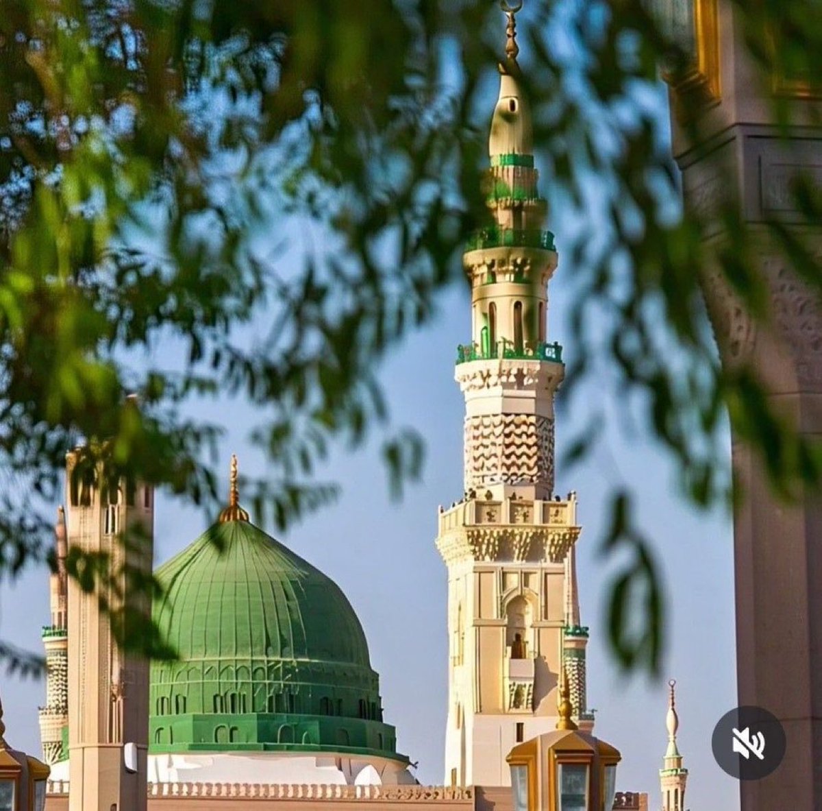 Silly_siSilly's tweet image. آج کا شعر :

جو بھی سیدنا محمد ﷺ اور آپکے کے راستے سے محبت کرتا ہے ۔۔
وہ آپ پر درود اور سلام کا بآواز بلند کھل کر اظہار کرے۔ 
ﷺ ﷺ ﷺ ﷺ ﷺ ﷺ ﷺ ﷺ ﷺ ﷺ ﷺ 
يا مَن يُحبّ محمدًا وطريقَهُ
بُحْ بالصلاةِ مع السلامِ عليهِ"