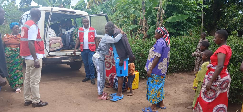 UgandaRedCross's tweet photo. Family Reunification of Unaccompanied Minors
Date: 30th October 2025
Location: Kyangwali refugee settlement 

Yesterday, Uganda Red Cross Society (URCS) through our Protection of Family Links (PFL) program in Kyangwali received five (05) unaccompanied minors from Rwamwanja Refugee Settlement to be reunited with their family members after successful tracing efforts.

The Child Protection Lead Partner in the settlement and the Office of the Prime Minister (OPM) witnessed the reunification exercise. It was a touching and emotional moment as parents shed tears of joy upon reuniting with their children after a long period of separation caused by armed conflicts in the Democratic Republic of Congo (DR-Congo).

We remain committed to working with partners to promote child protection, family reunifications, and the overall well-being of children affected by displacement and conflict.
#PFL #RFL
Supported by @ICRCUganda @ICRC_Africa @OPMUganda