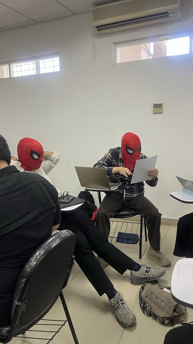 BEMFKUI's tweet image. Spidermen pusing baca soal GRAT today