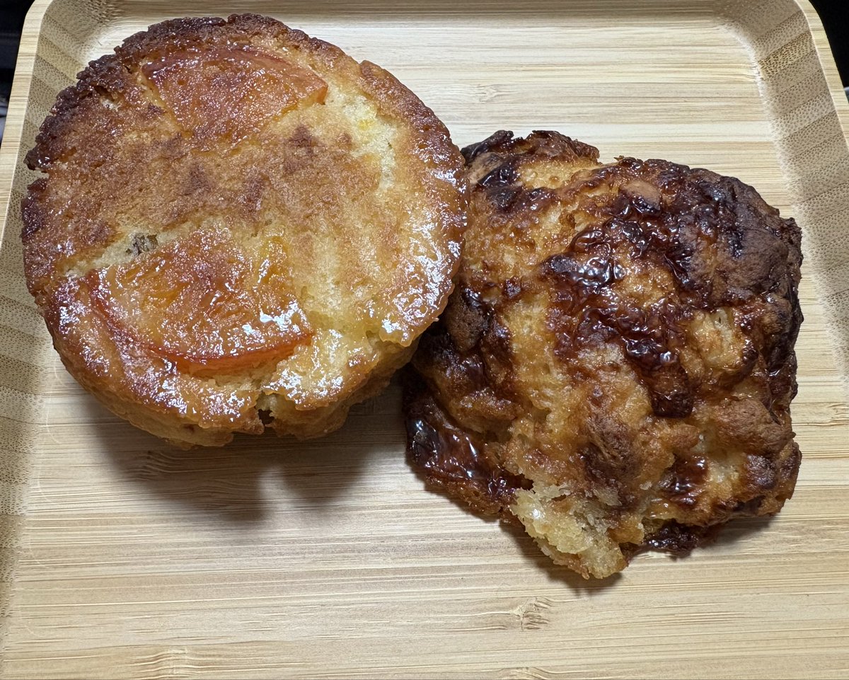 今日のお昼ご飯はtom`s SCONE さんの
鳴門金時と伊予柑
純粋蜂蜜バターカマンベール
のスコーン❤️
池袋の東武でやってる英国展、スコーンパーティで買ってきたやつ
ご馳走様でした🙏
