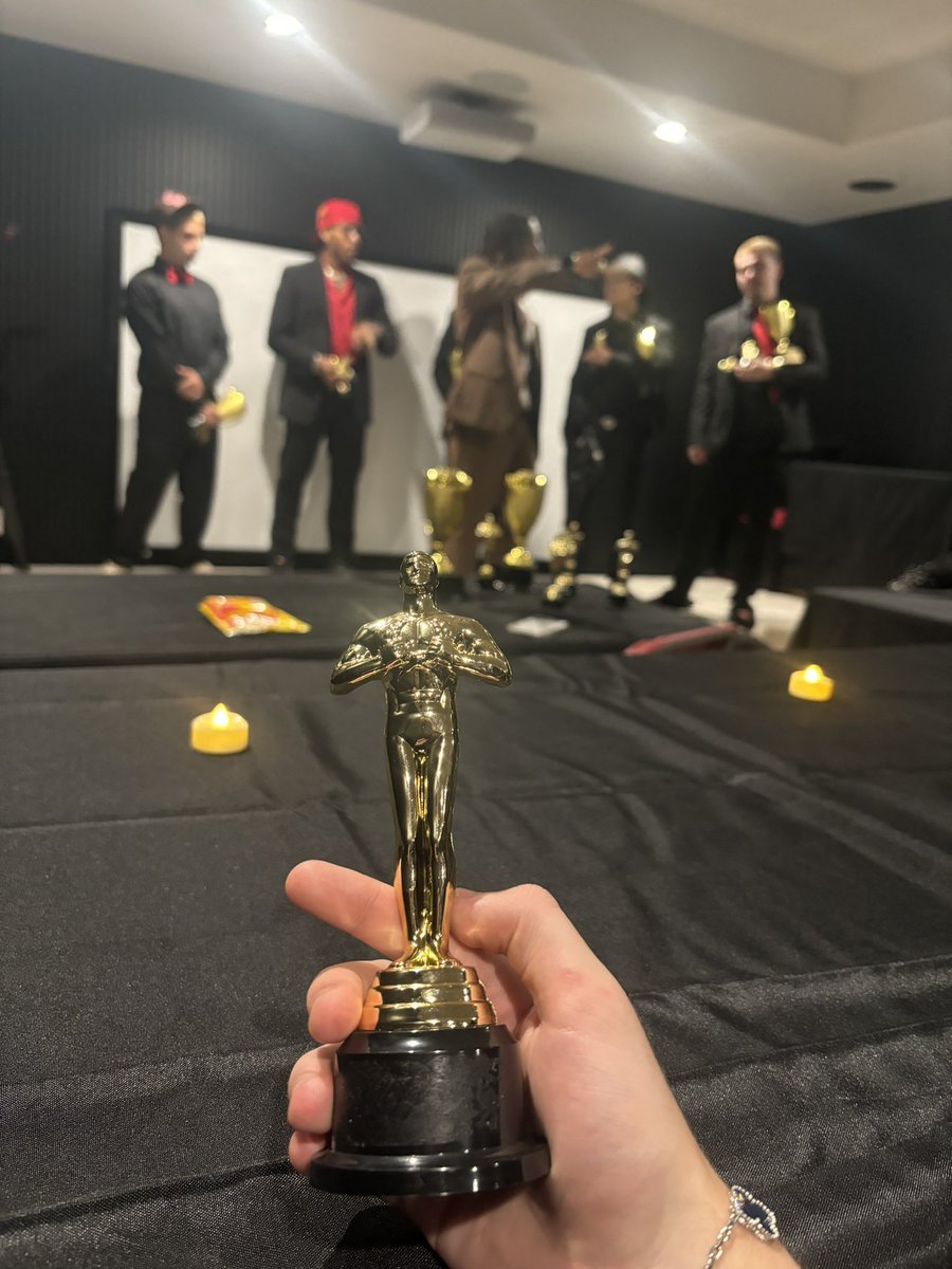 DrewWallAlt's tweet image. niggas always hating but i always win🏆