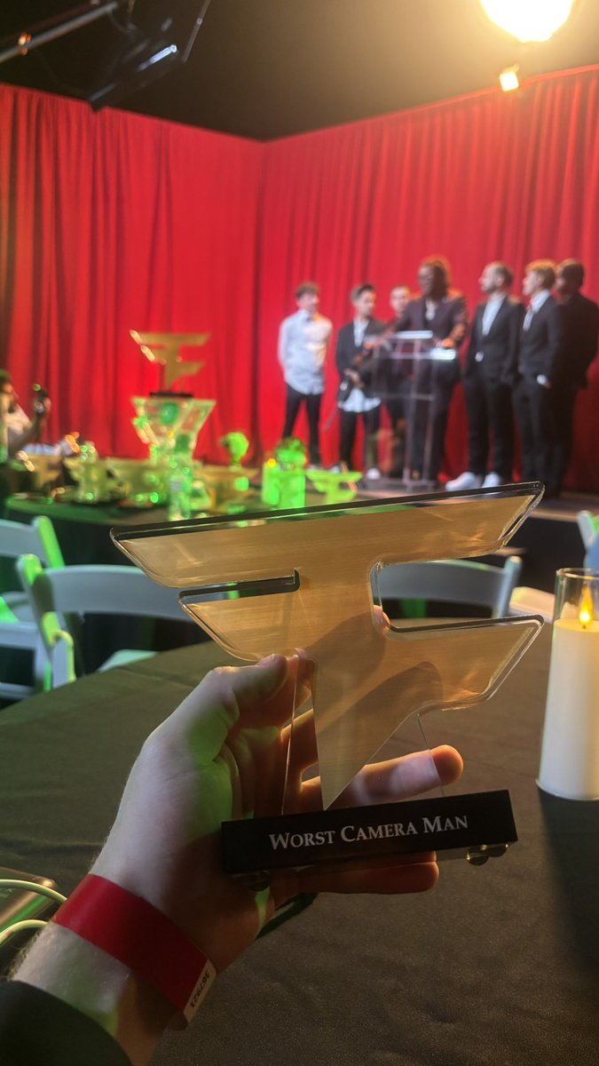 DrewWallAlt's tweet image. niggas always hating but i always win🏆